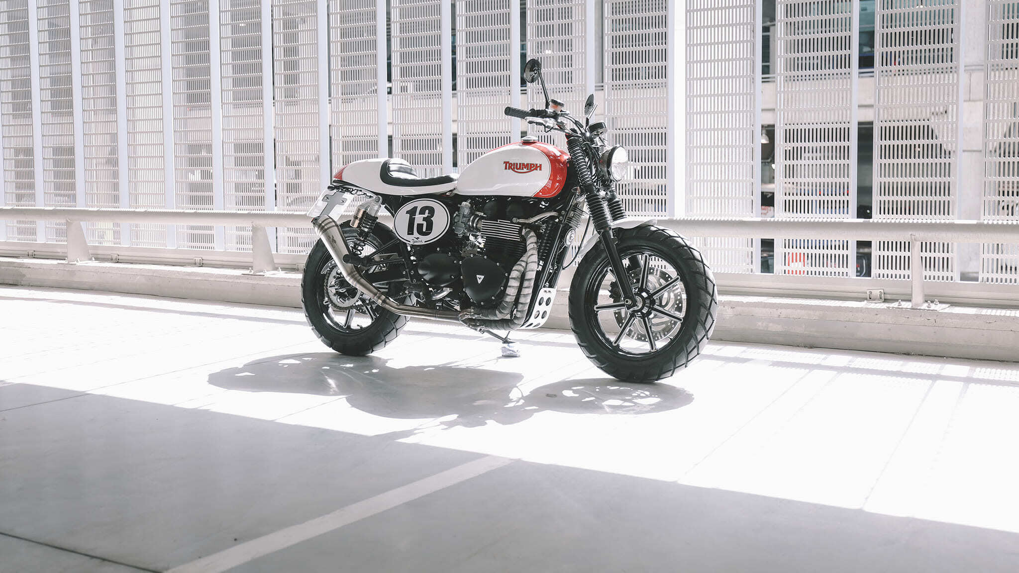 triumph bonneville t100 cafe racer tamarit rosso