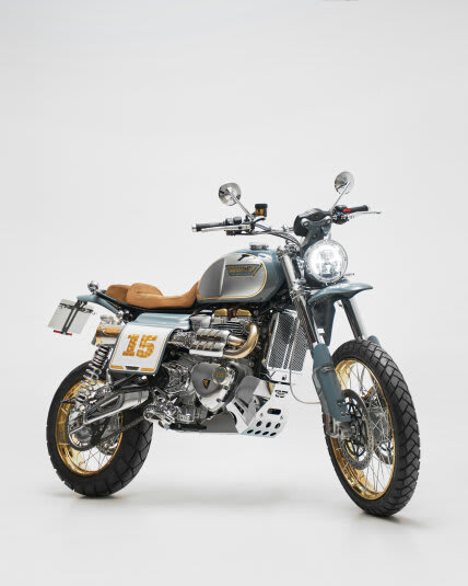 155 Martющa | The Classic Scrambler Already Riding Through Marbella.