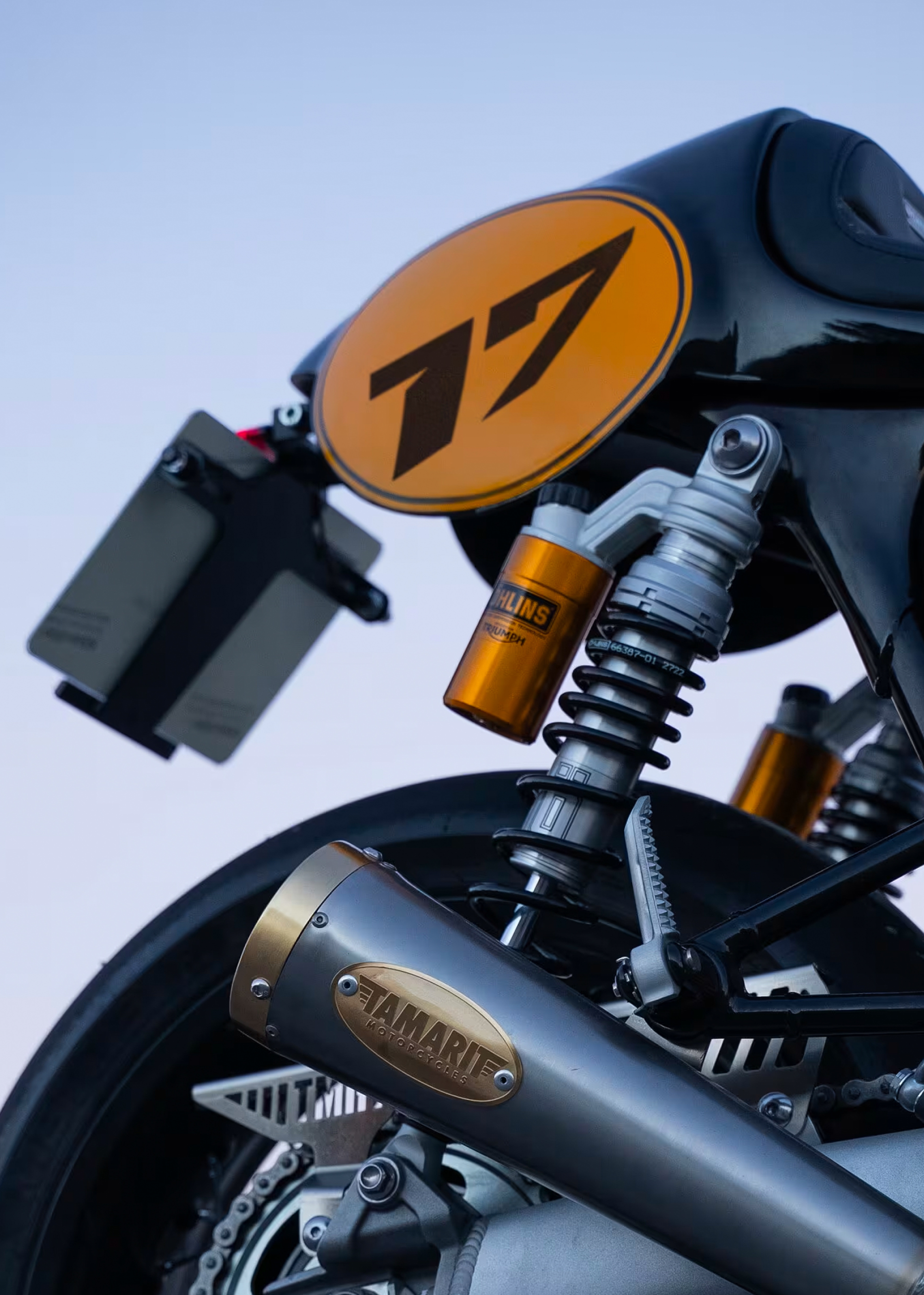 triumph thruxton 1200rs serie black mamba