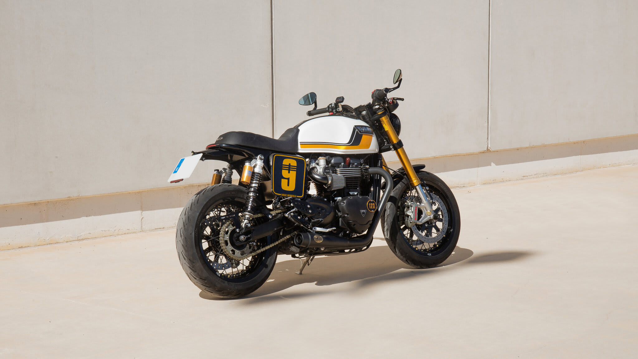 triumph thruxton 1200r bratstyle tamarit espartana
