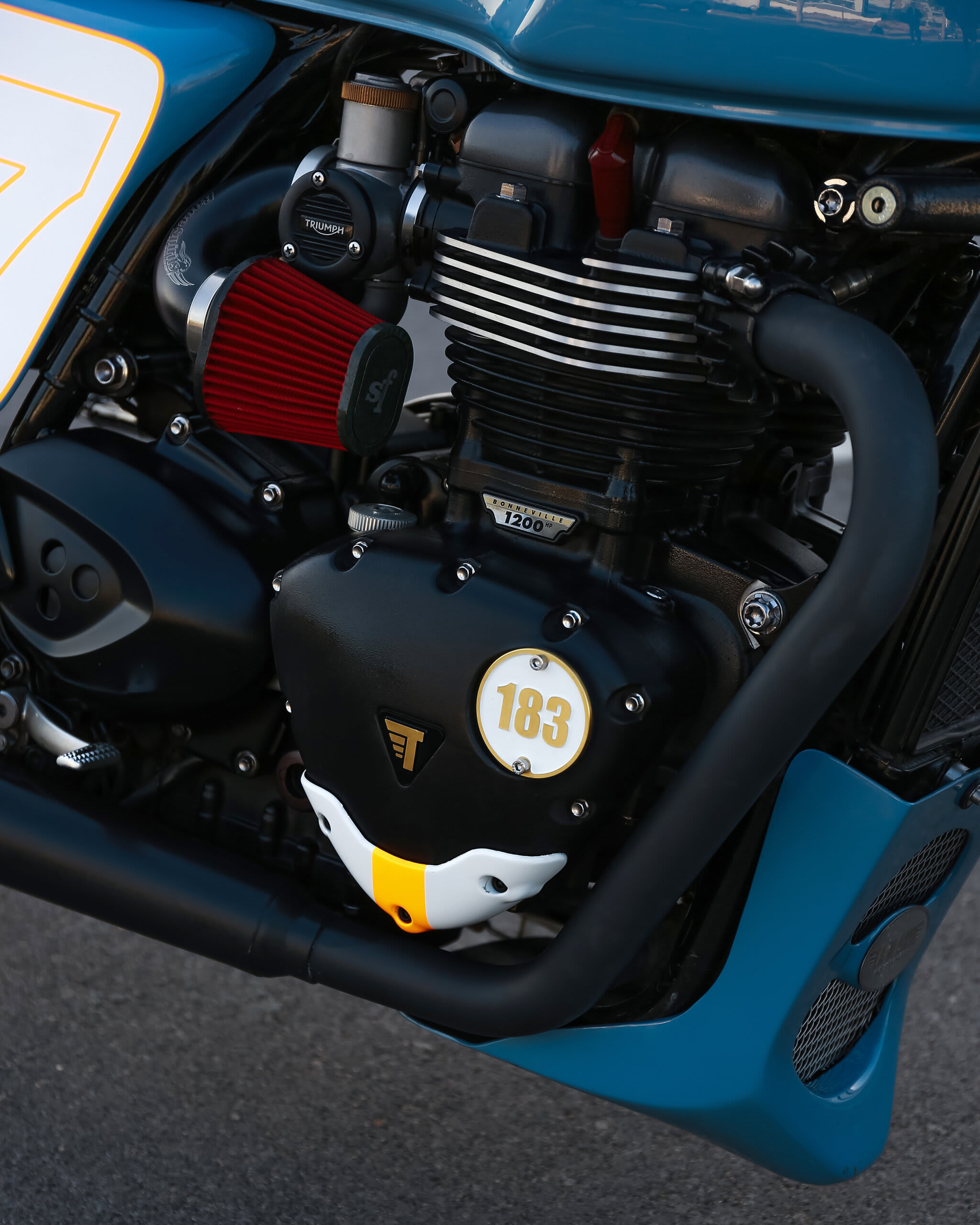 triumph thruxton 1200r cafe racer tamarit missile