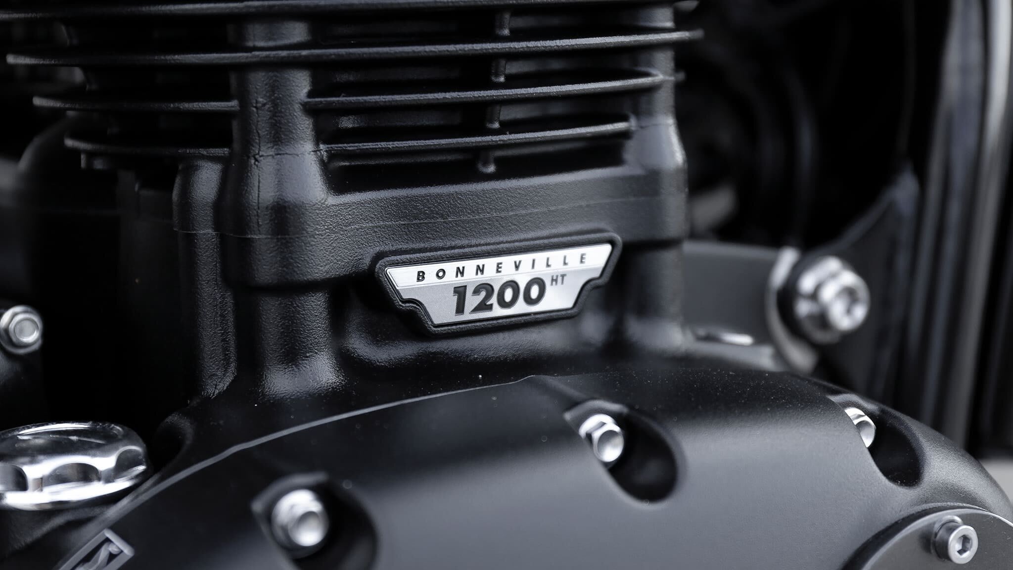 triumph bonneville t120 brat style tamarit black pearl