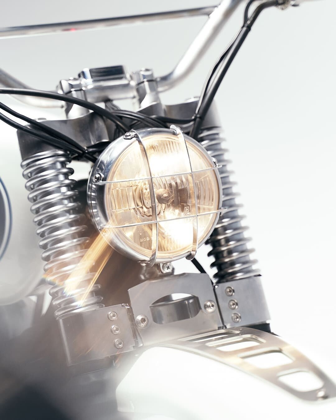 triumph thruxton 900 scrambler tamarit angel