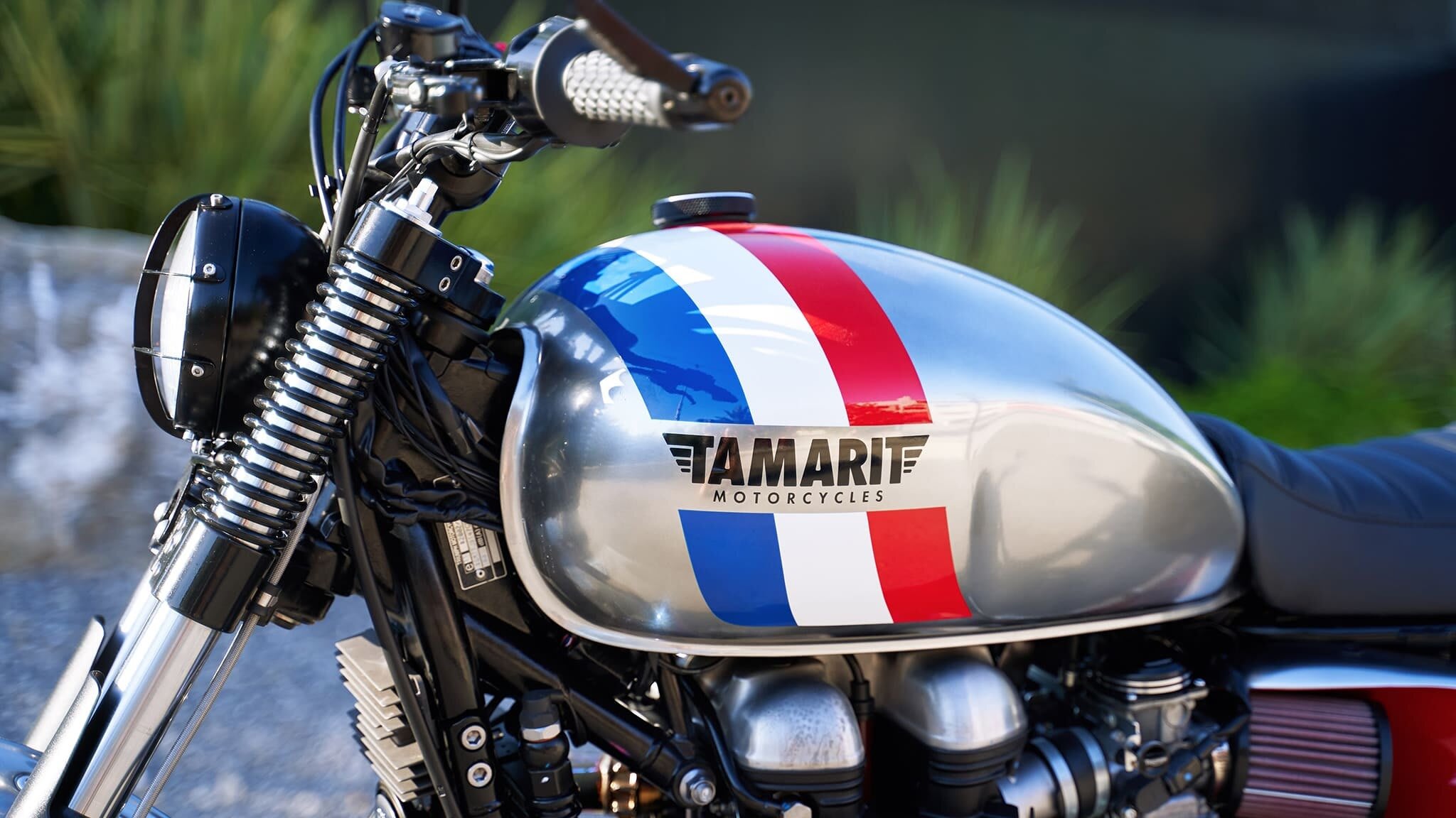 triumph thruxton 900 brat style tamarit the captain
