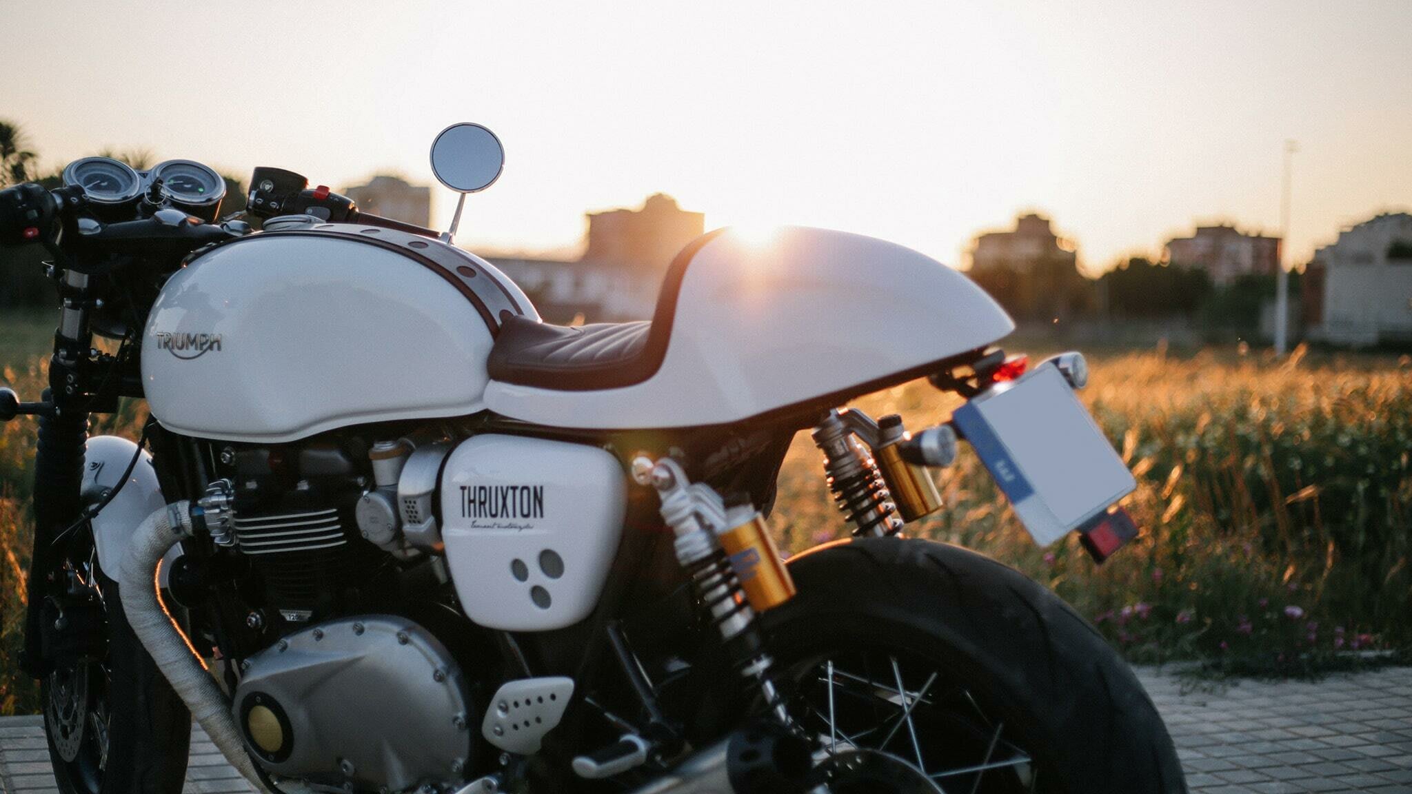 triumph thruxton 1200 cafe racer tamarit babieca