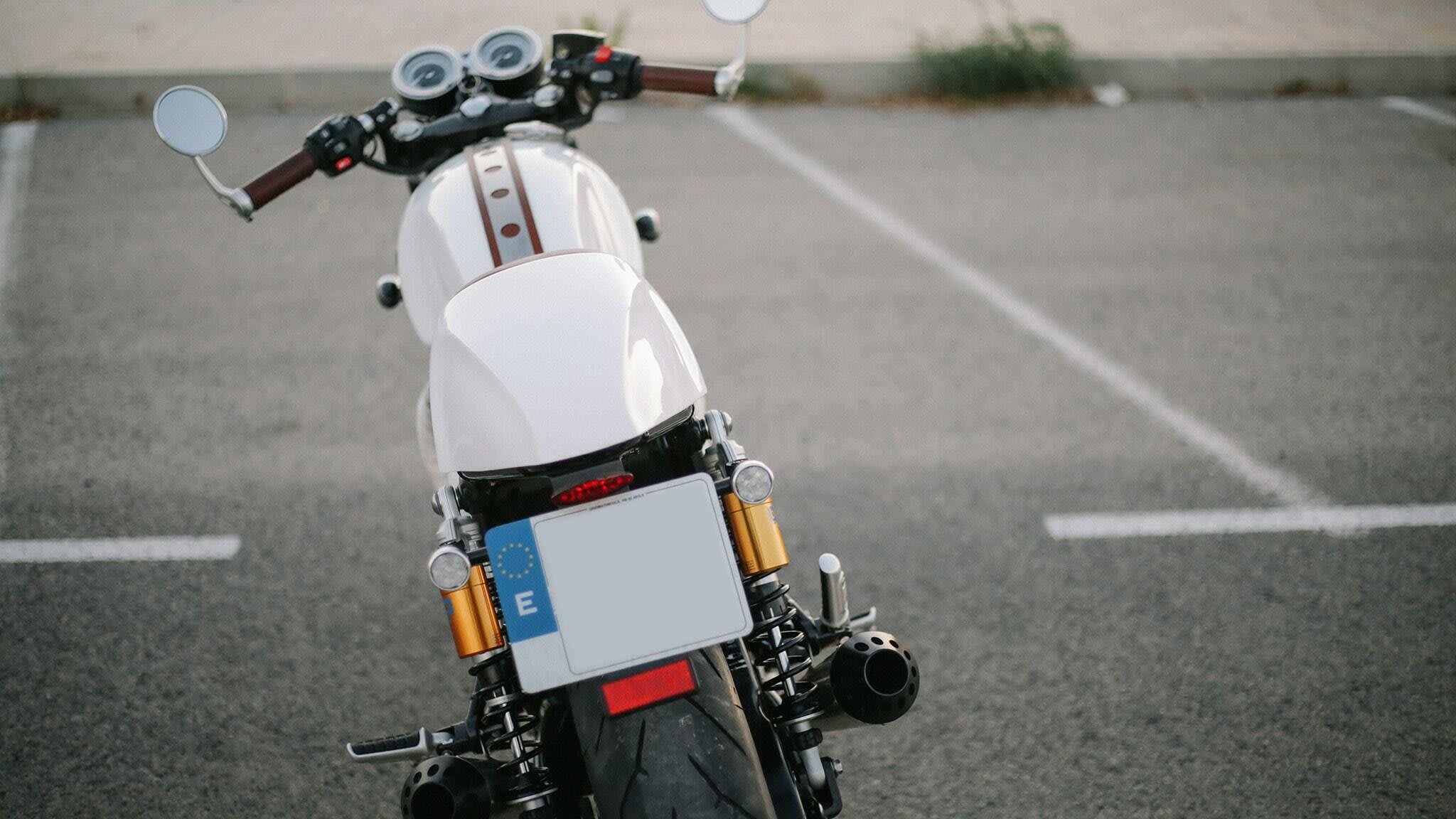 triumph thruxton 1200 cafe racer tamarit babieca