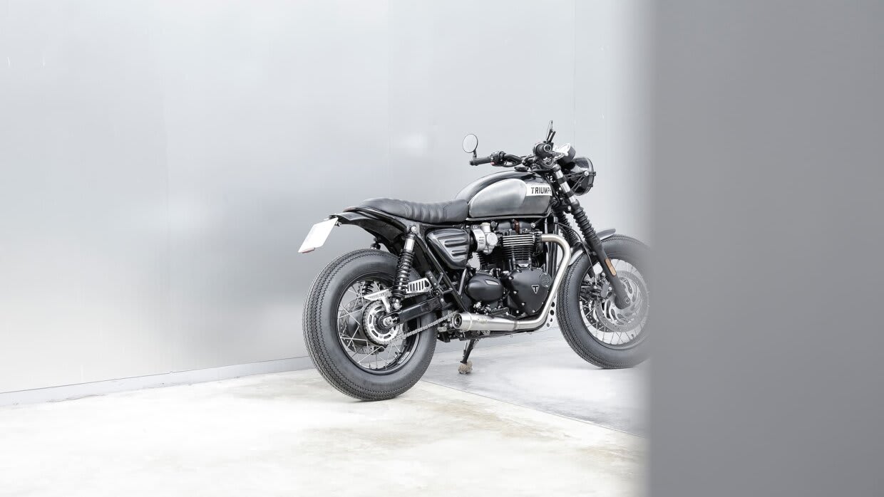triumph bonneville t120 brat style tamarit black pearl