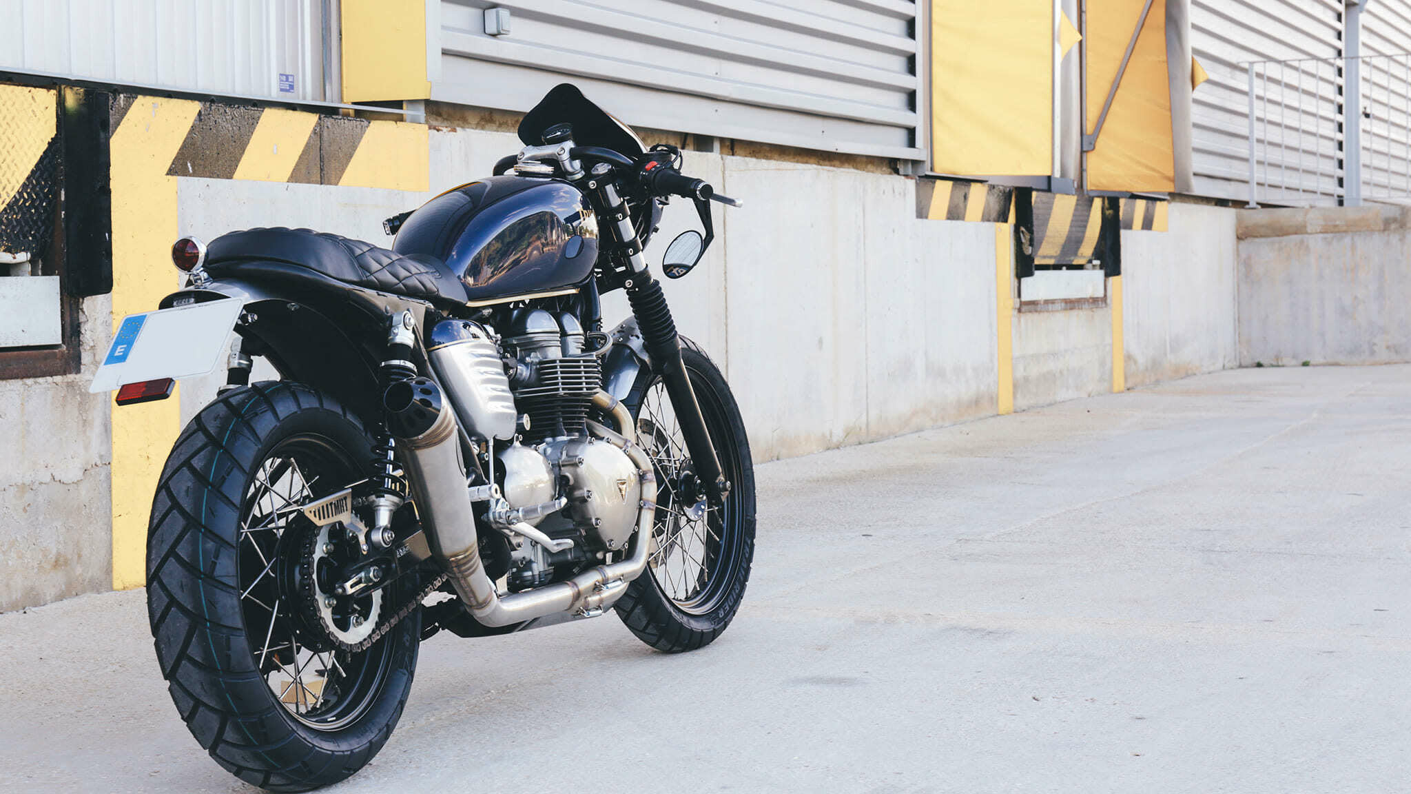 triumph bonneville t100 cafe racer tamarit weybridge