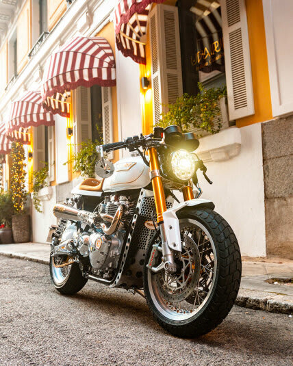 Tamarit 83 | A Cafe Racer on a Thruxton 1200 R engine, speed and