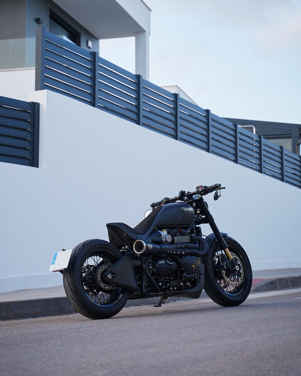 triumph bobber tamarit custom