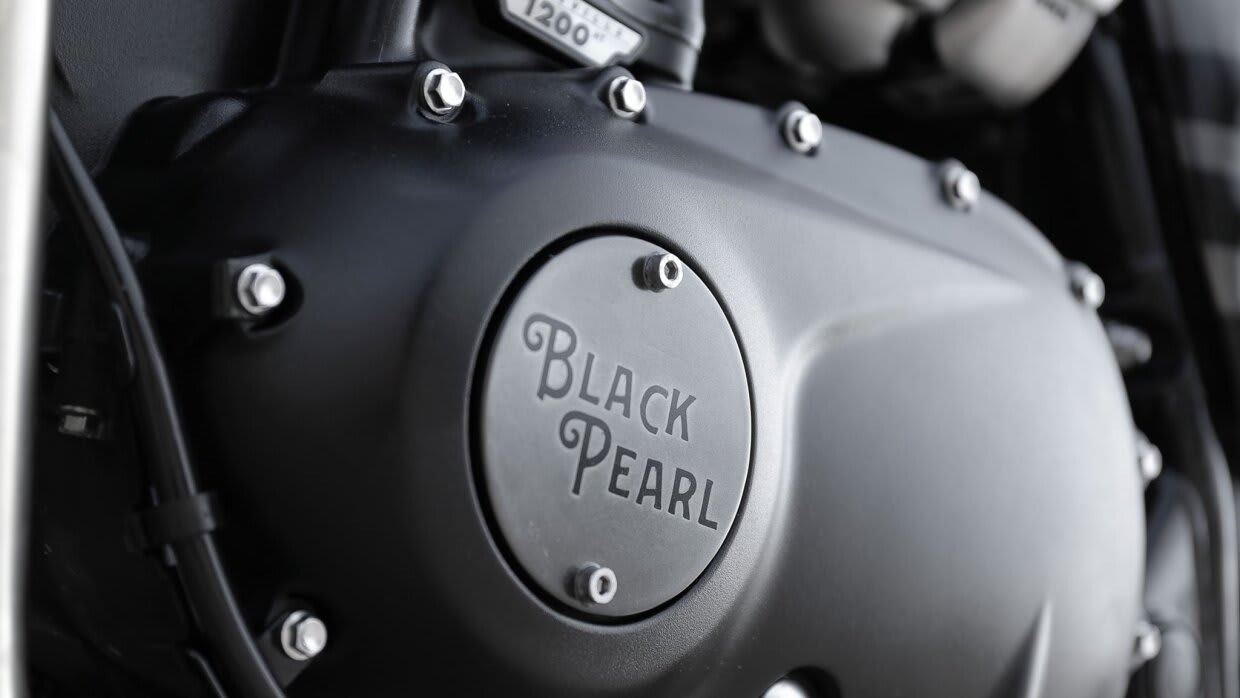 triumph bonneville t120 brat style tamarit black pearl