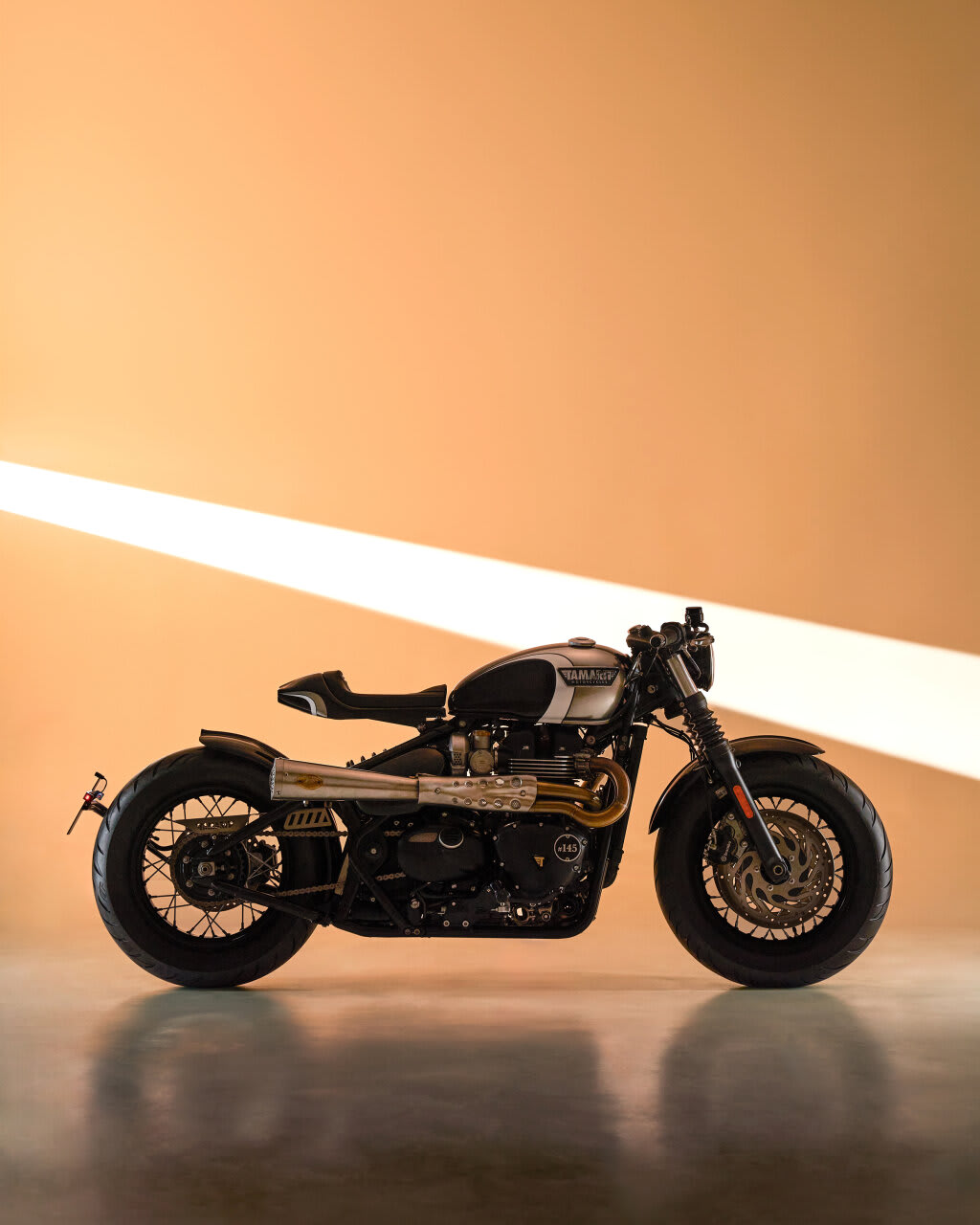 triumph bobber cafe racer tamarit limited one