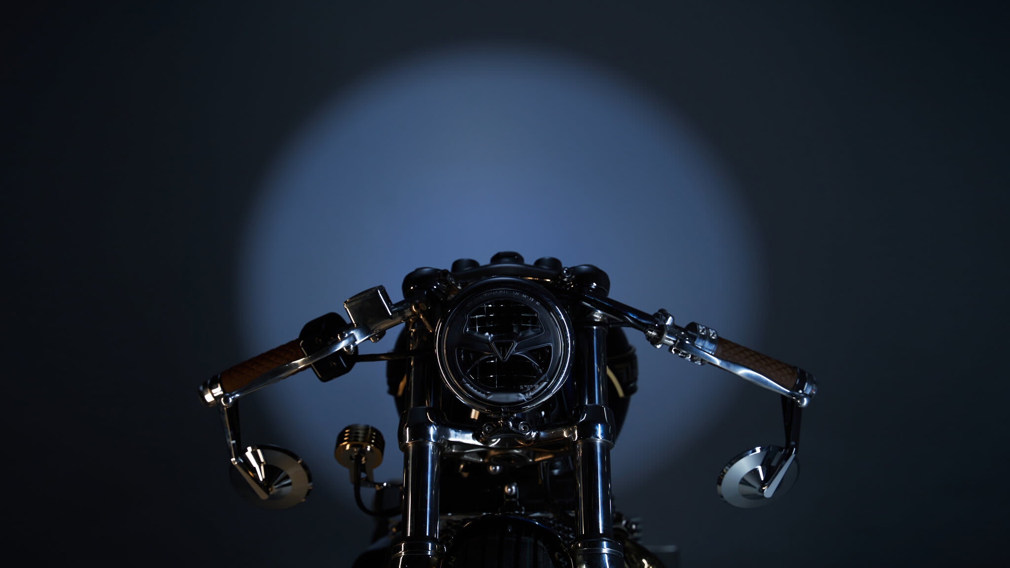 triumph thruxton 1200rs brat style tamarit senko