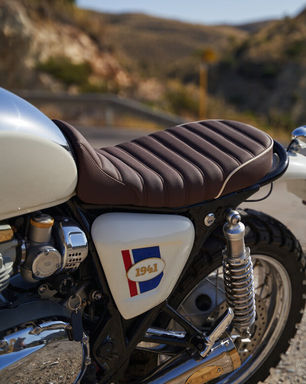triumph thruxton 100r cafe racer tamarit missile