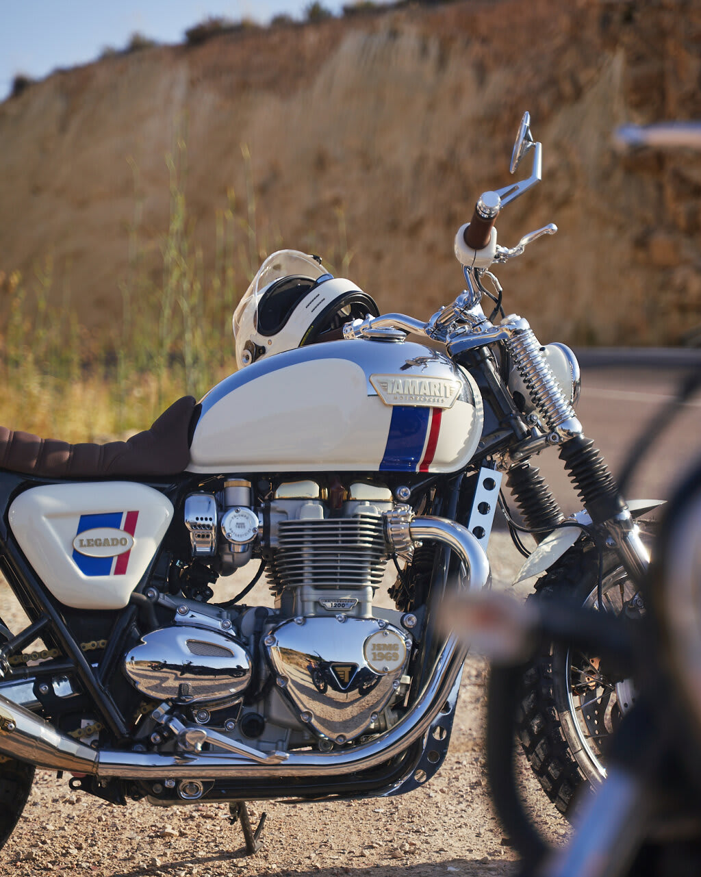triumph thruxton 1200r cafe racer tamarit missile