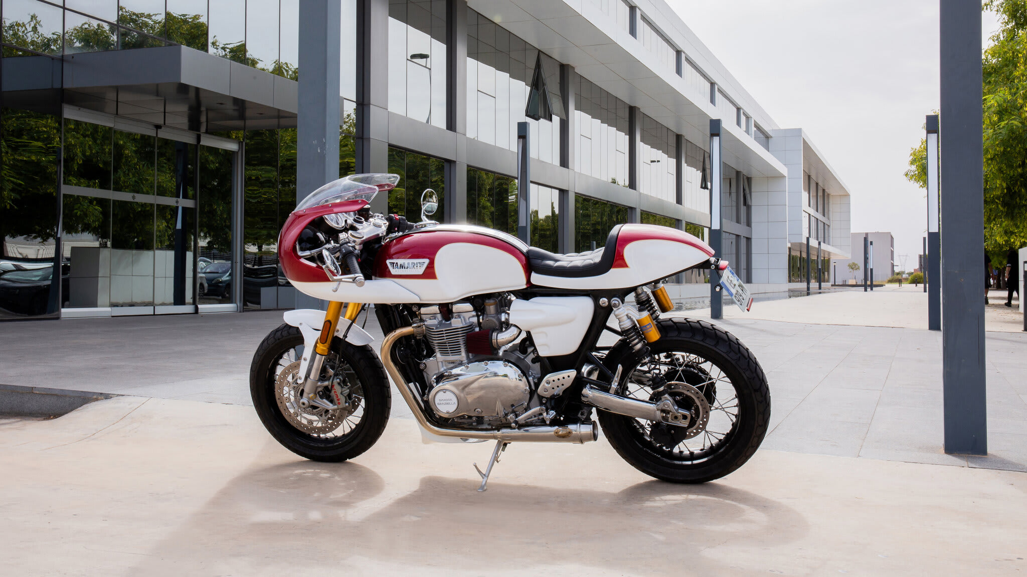 triumph thruxton 1200r cafe racer tamarit dakota graziella