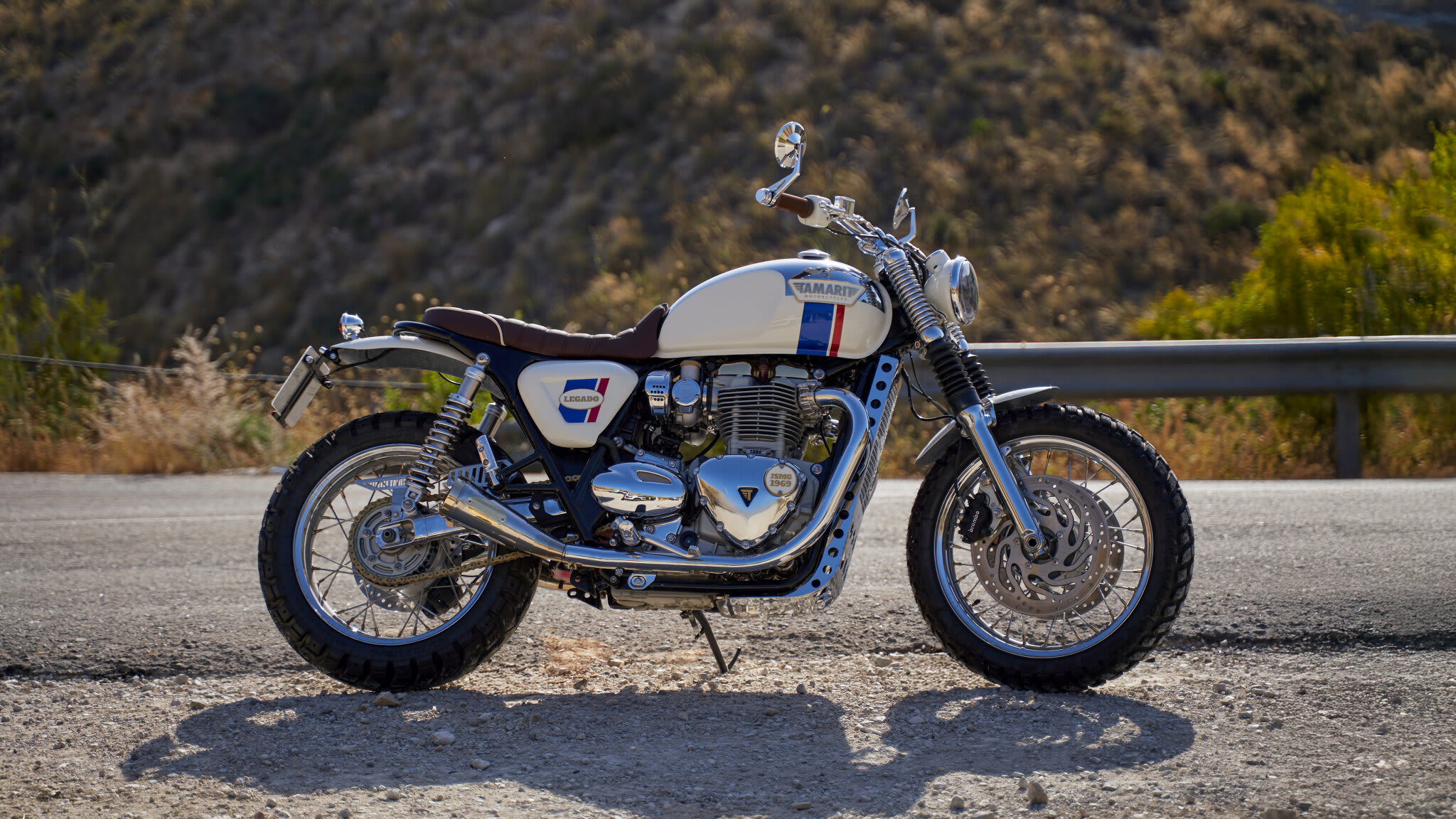 triumph thruxton 1200r cafe racer tamarit missile
