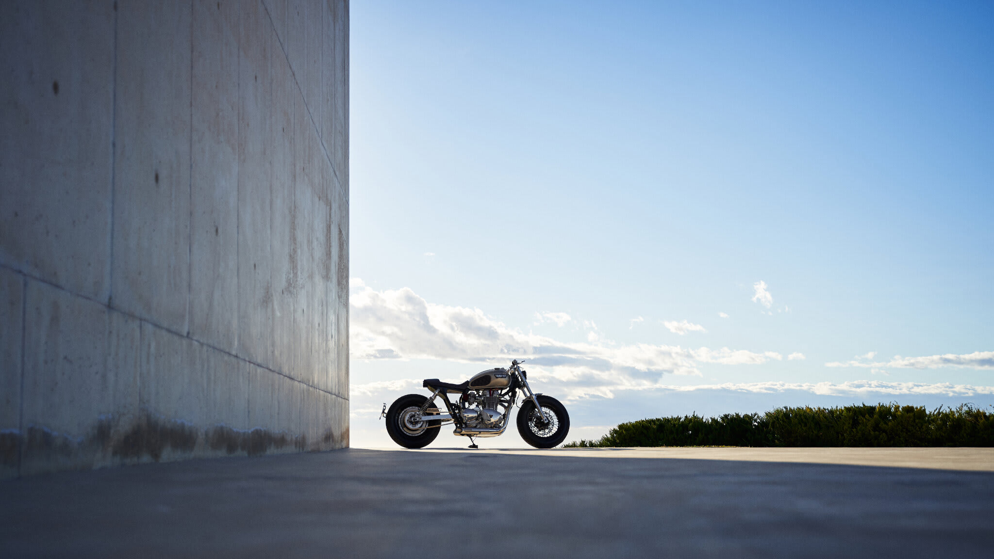 triumph bonneville t100 brat style tamarit aileen