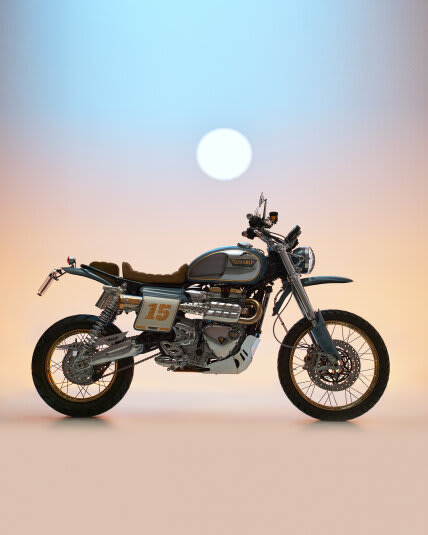 155 Martющa | The Classic Scrambler Already Riding Through Marbella.
