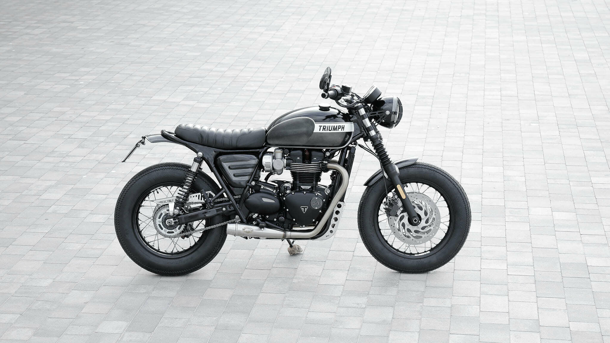 triumph bonneville t120 brat style tamarit black pearl