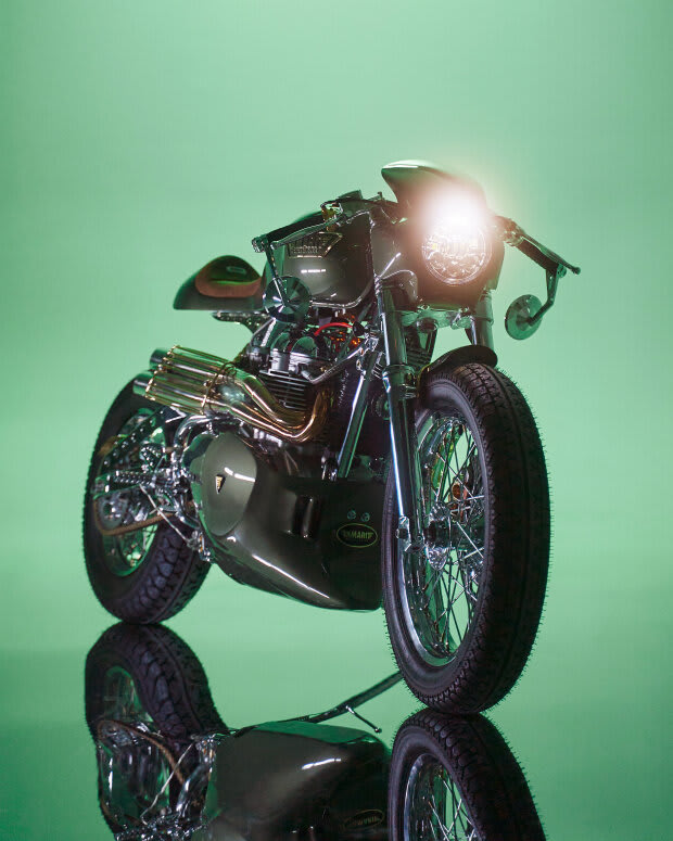 triumph thruxton 900 cafe racer tamarit dr.banner