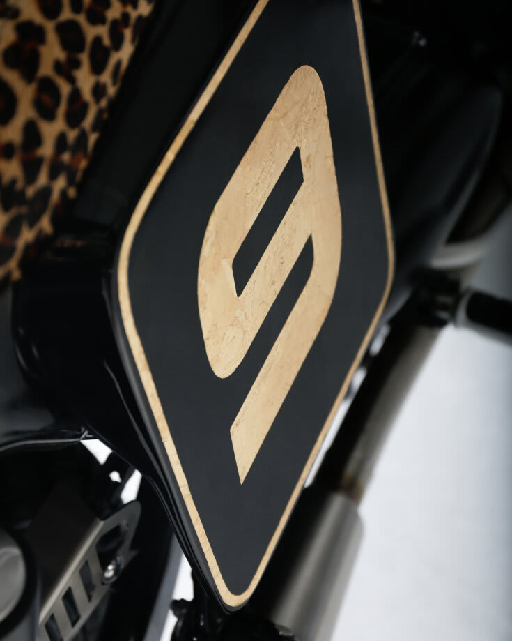 triumph scrambler scrambler tamarit neon city