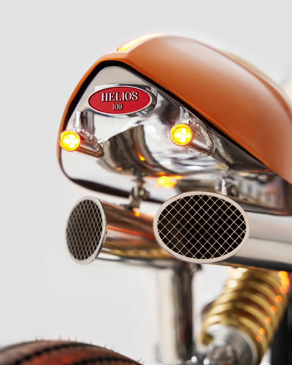 triumph thruxton 900 cafe racer tamarit helios