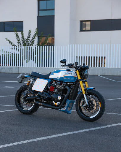triumph thruxton 1200rs brat style tamarit senko