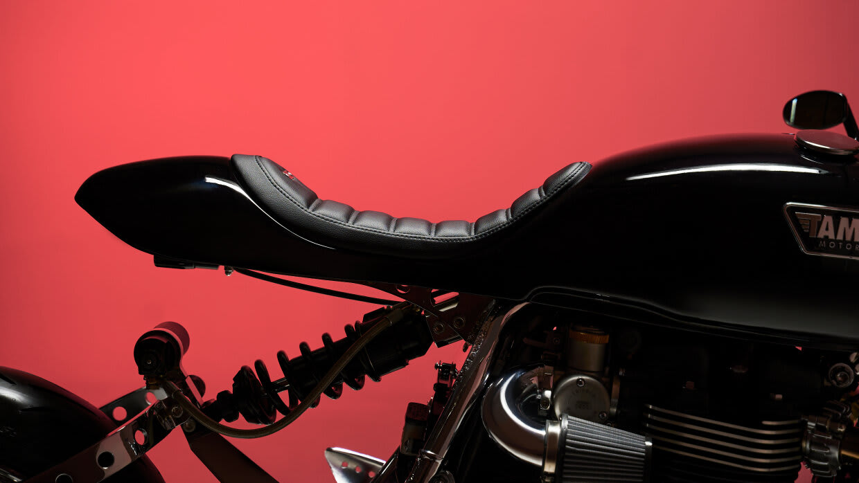triumph thruxton 1200r cafe racer tamarit missile