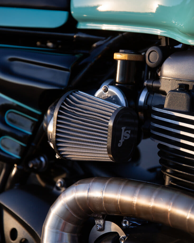triumph thruxton 1200r cafe racer tamarit turXton