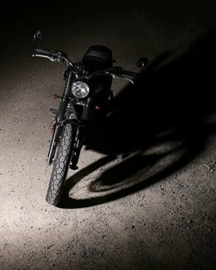 Tamarit bike number 28 | Black Thunder with Bonneville EFI System