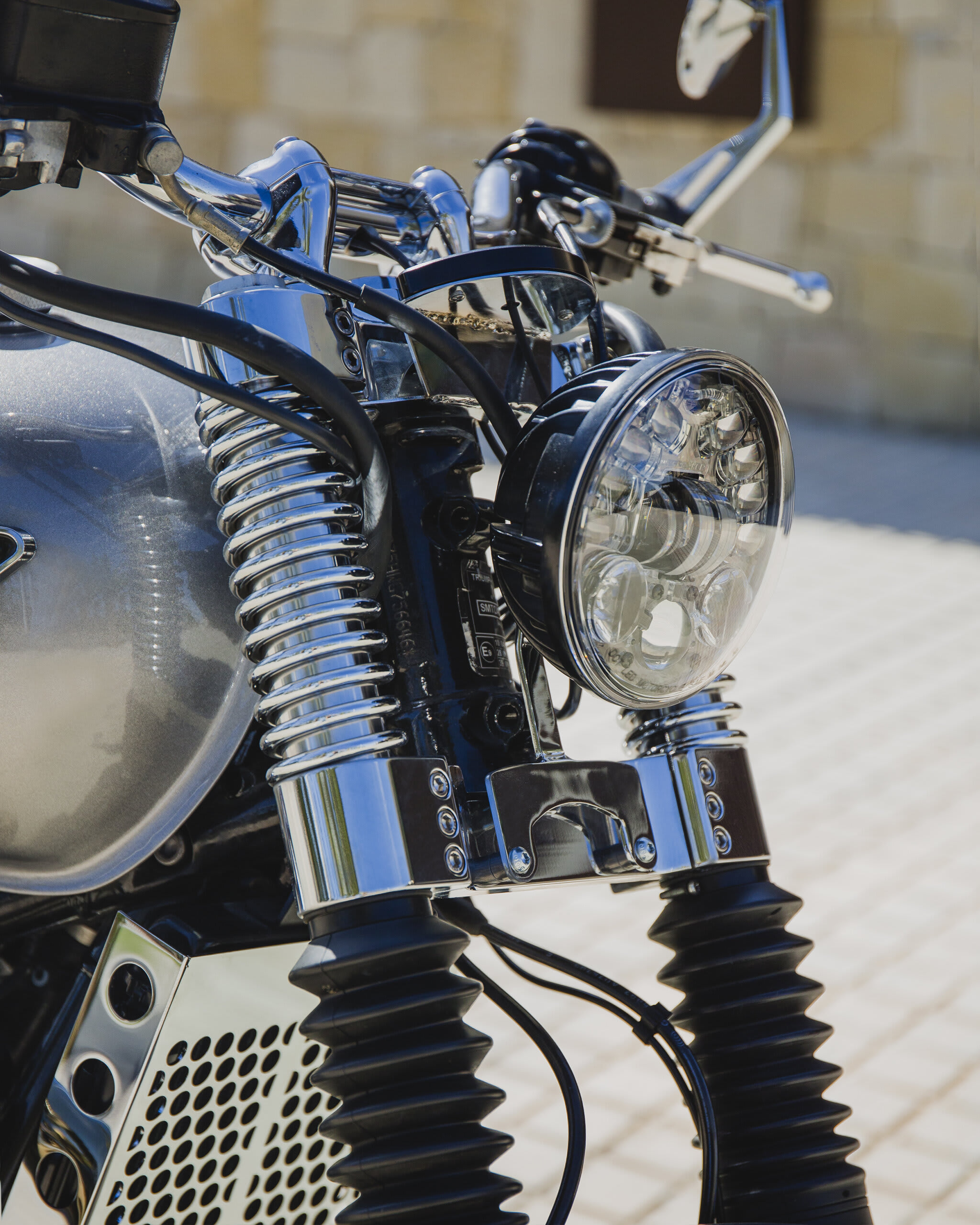 triumph bonneville t100 brat style tamarit fox