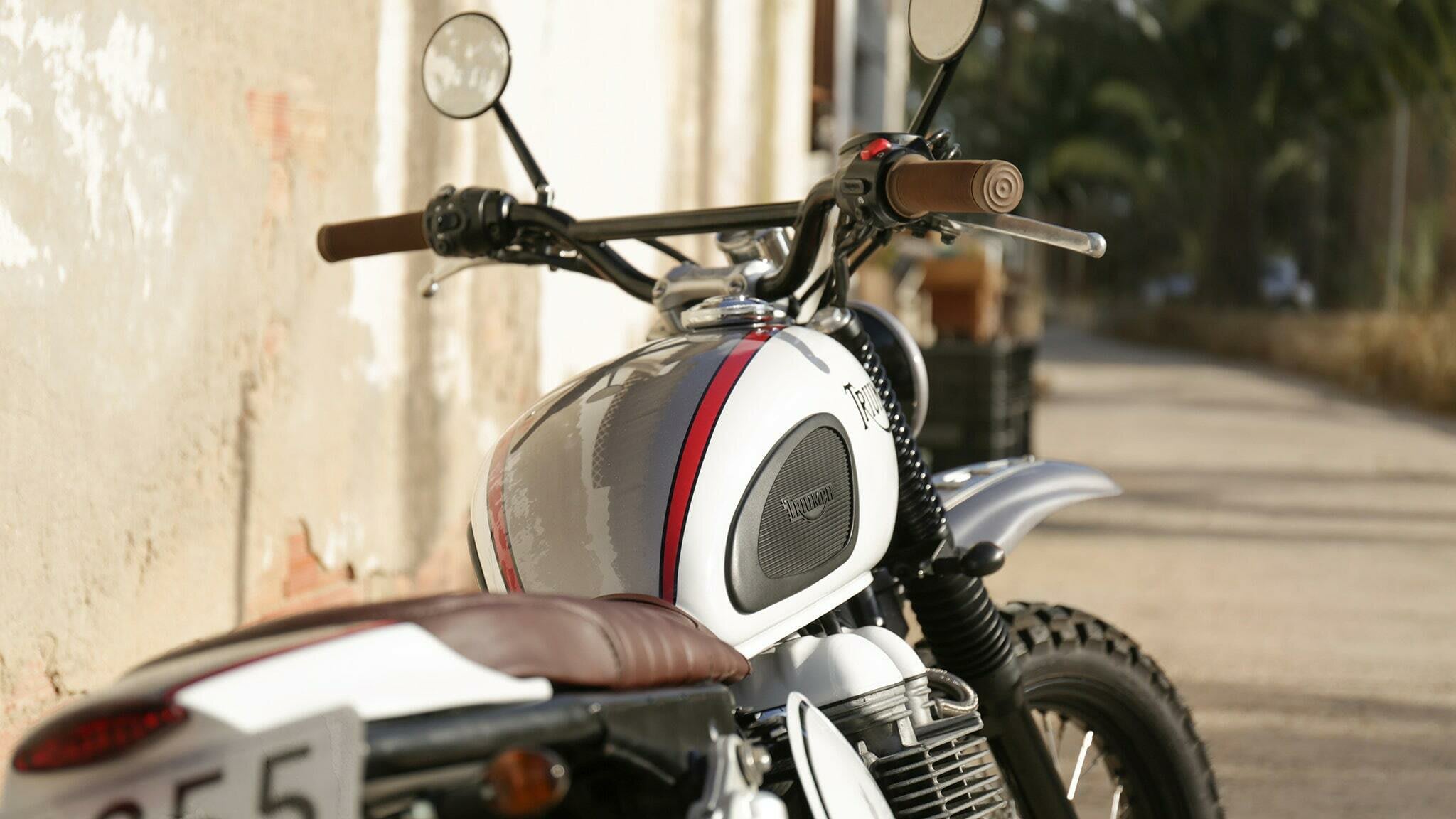 triumph bonneville t100 scrambler tamarit carmela