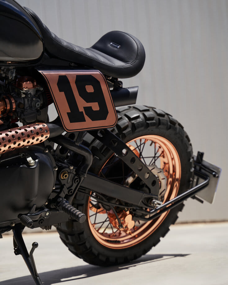 triumph thruxton 900 tracker tamarit eternum