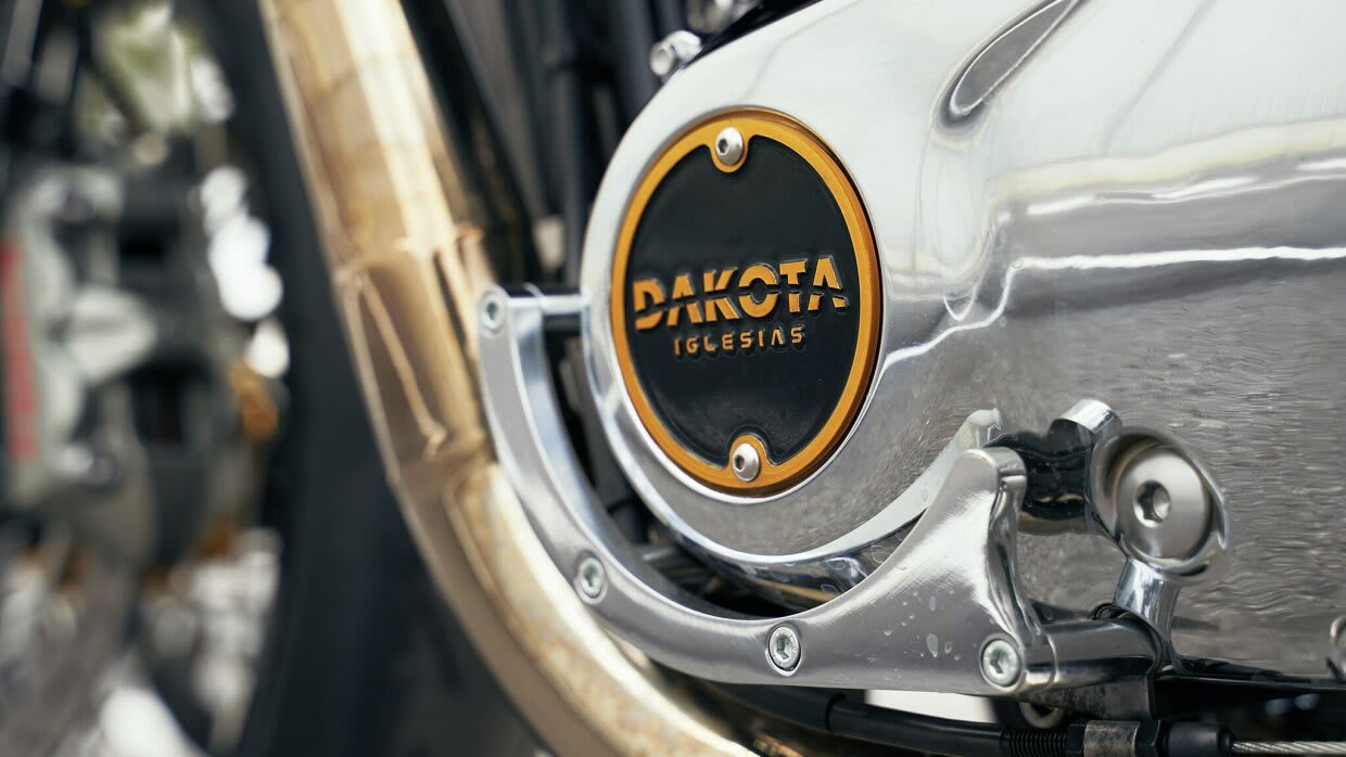 triumph thruxton r cafe racer tamarit dakota iglesias