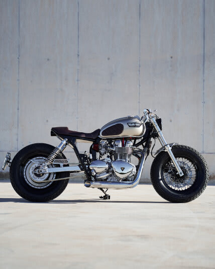 Tamarit 97 | A Bonneville carburetor in titanium color direct to