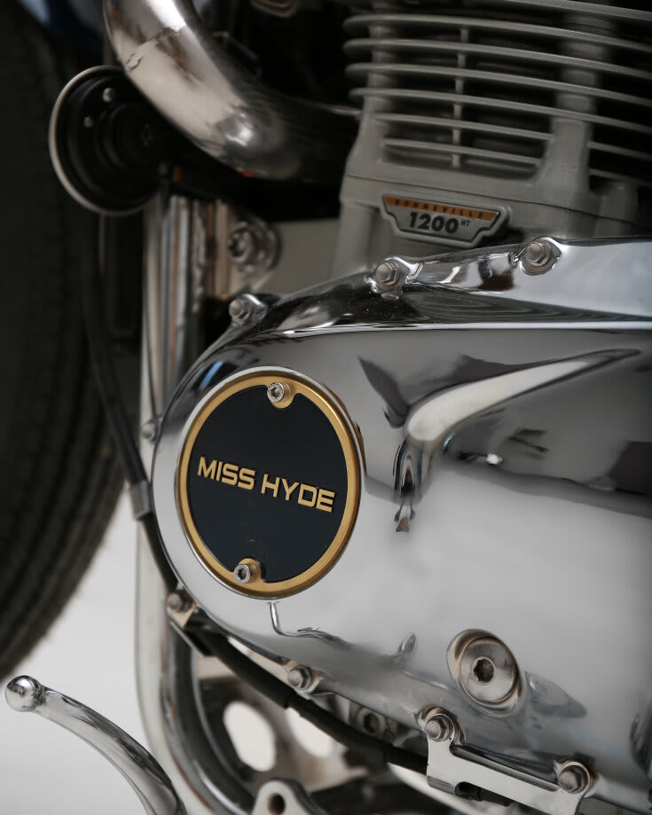 triumph thruxton 1200rs brat style tamarit senko