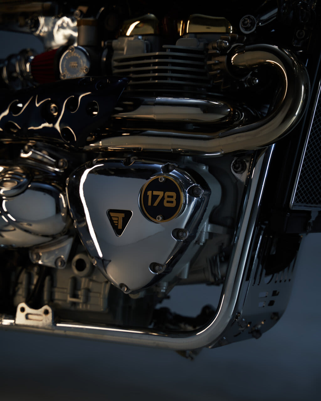 triumph thruxton 1200r cafe racer tamarit missile