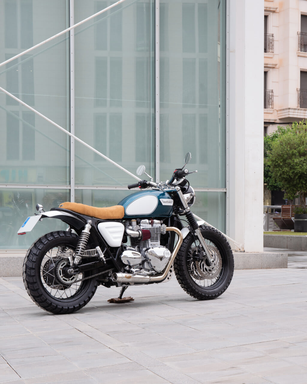 triumph bonneville t120 brat style tamarit moli
