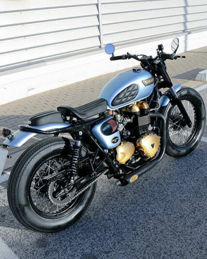 Tamarit motorcycle number 77 | A carbureted Bonneville in satin