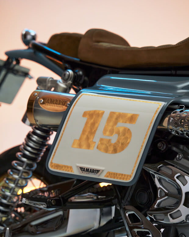 triumph thruxton 900 cafe racer thunderbird 1