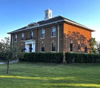 14. Shaunavon Court House (Town of Shaunavon) 401 3rd Street West