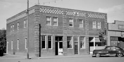 17. Former Campbell Block 401 and 407 Centre Street