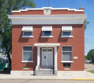 07. Canadian Bank of Commerce (Binkley's Funeral Service) 206 Centre Street