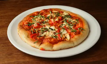 image of VODKA CHICKEN PIZZA
