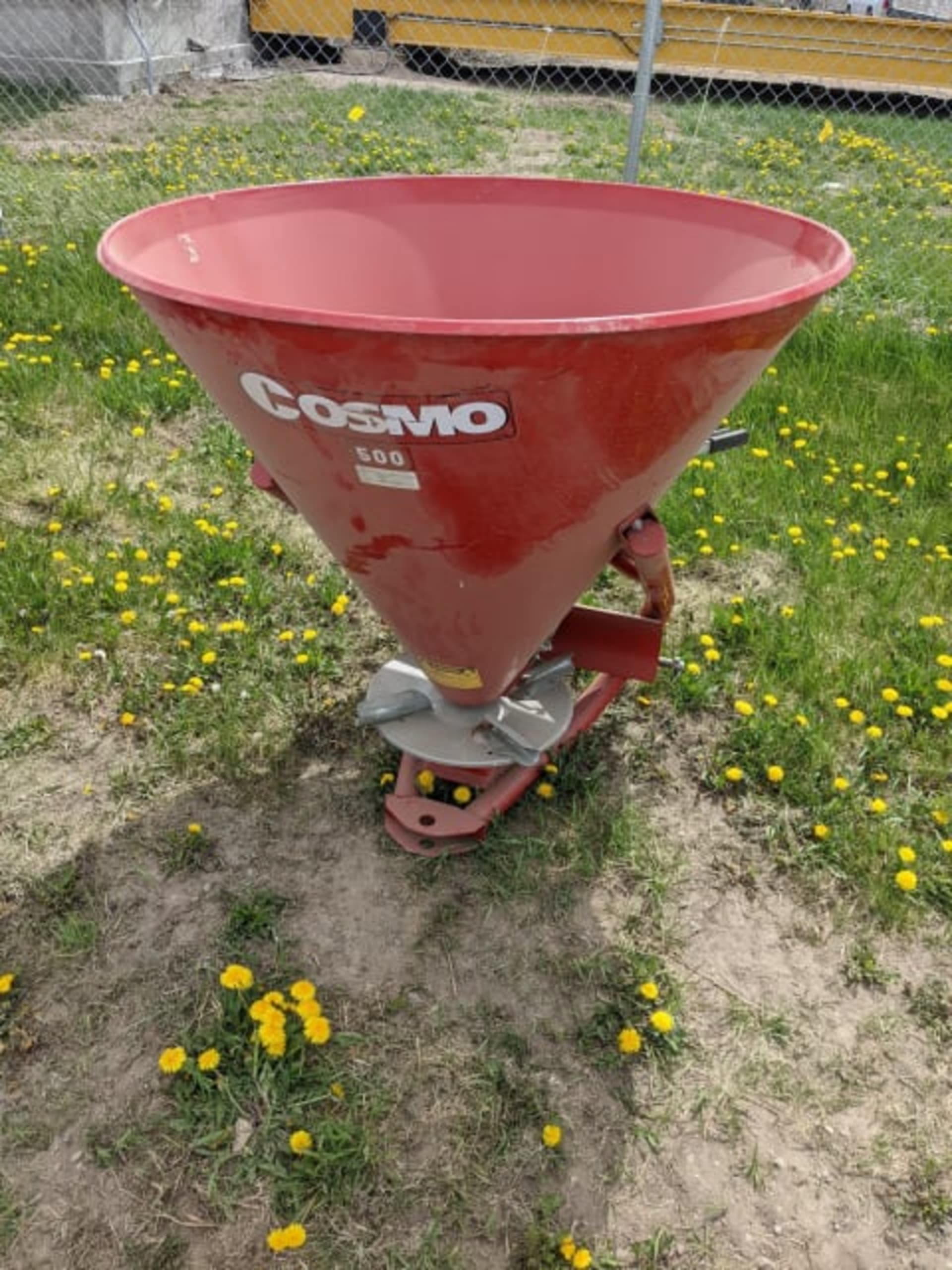 Cosmo 500 Spreader Perlich Bros.