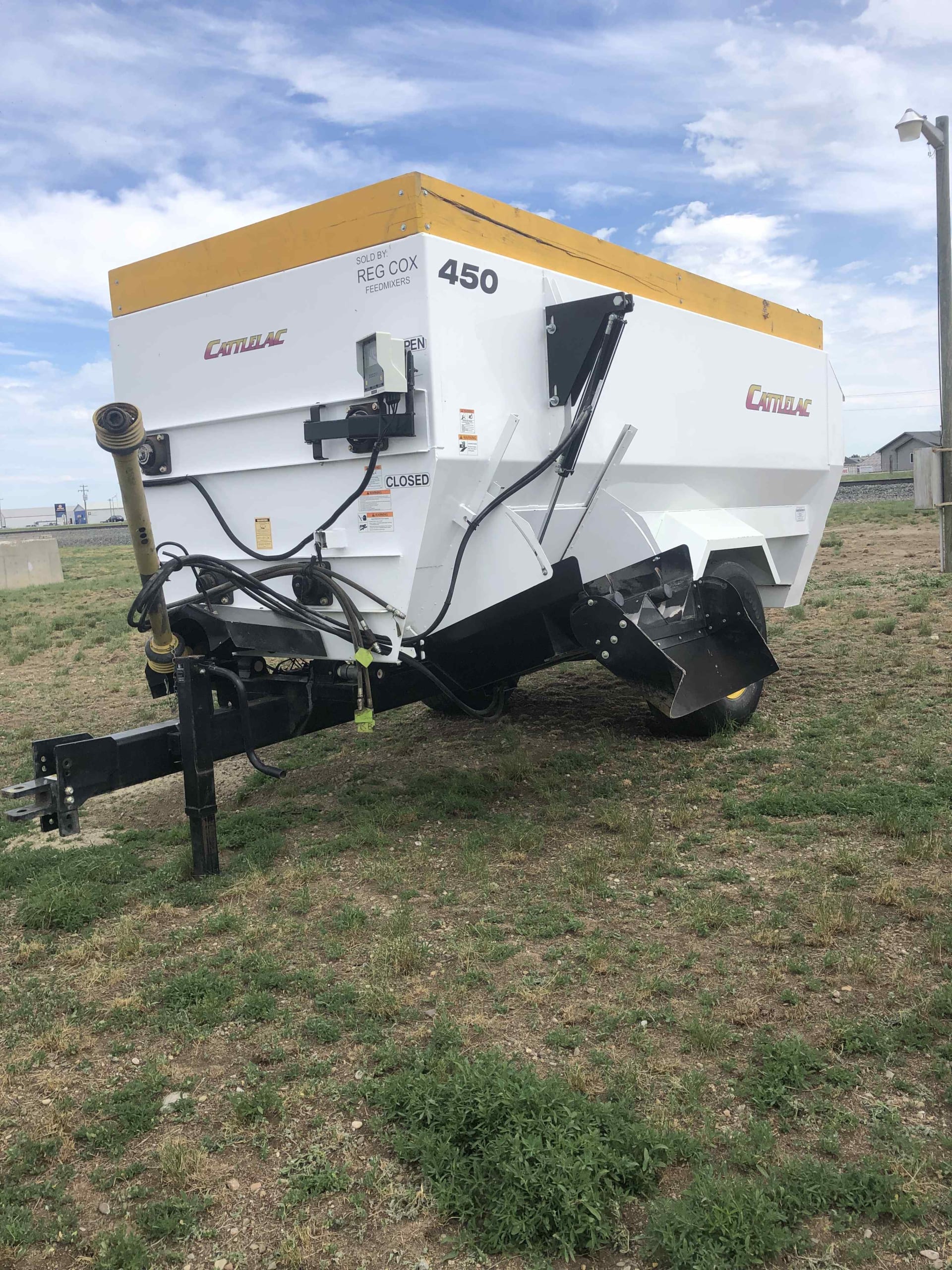 Cattlelac Feed Wagon Perlich Bros.