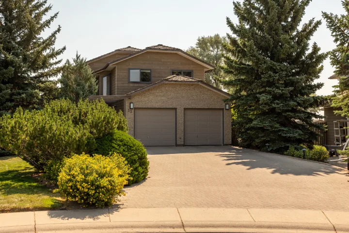 33 Ridgewood Crescent West