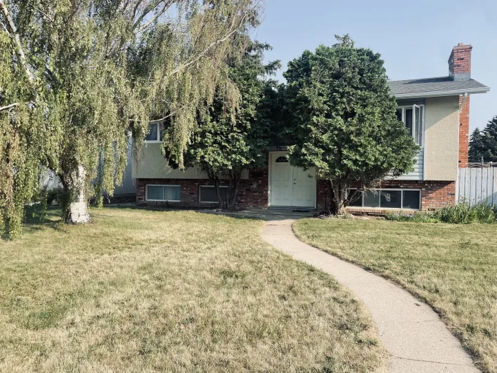 36 Park Meadows Blvd N