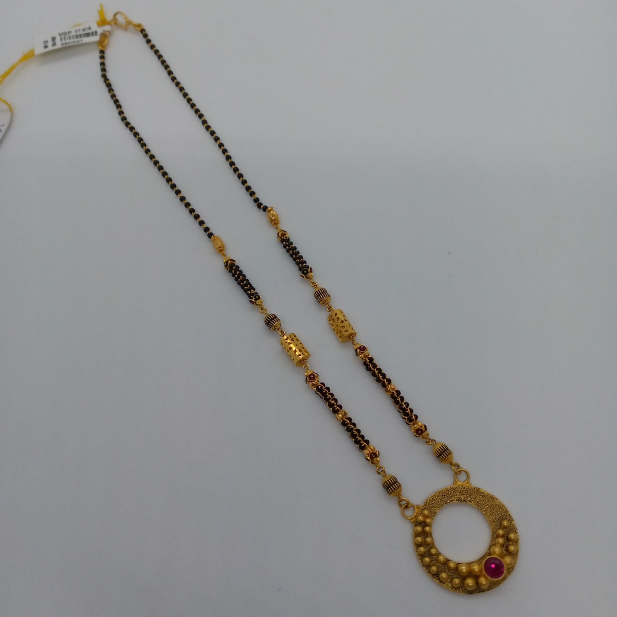 Short black beads chain models top